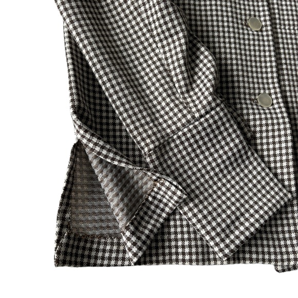 70’s brown gingham button down 
Size. Xs
Shoulders: 15’
Bust: 17’ - Picture 3 of 6